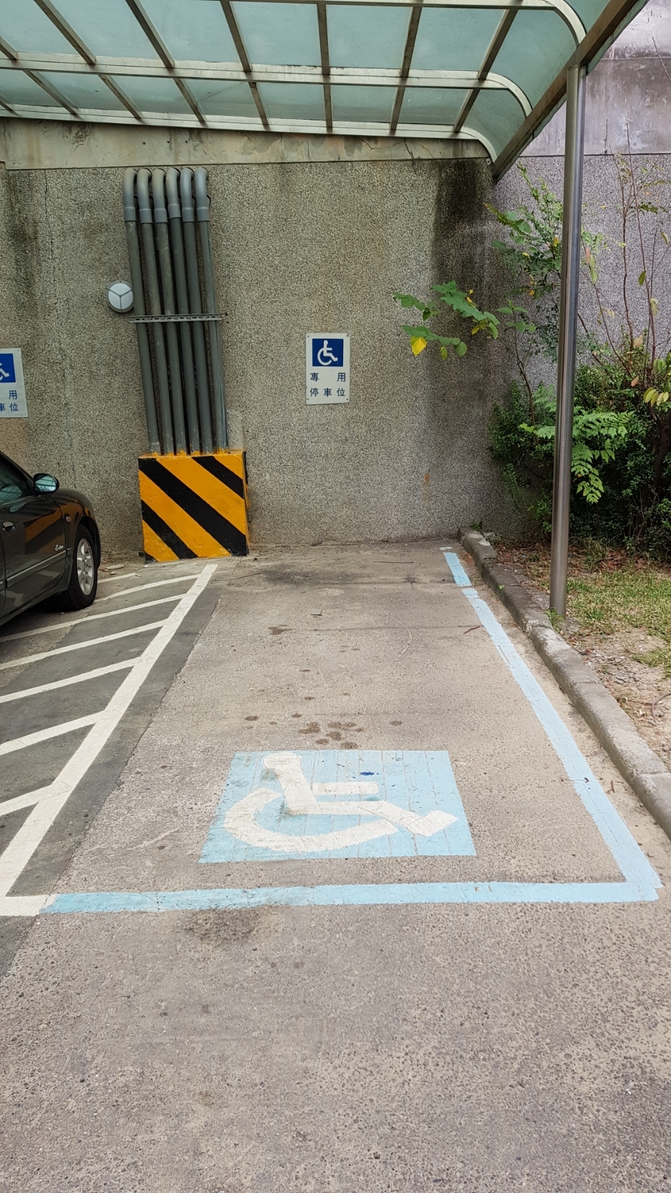 Accessible parking spaces 5